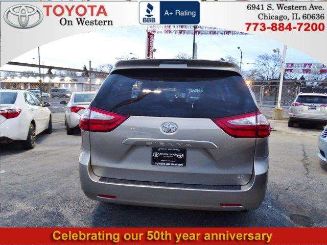 2017 Toyota Sienna LE